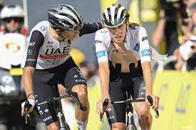 Tadej Pogačar sprinte devant Jonas Vingegaard Rasmussen pour s'imposer